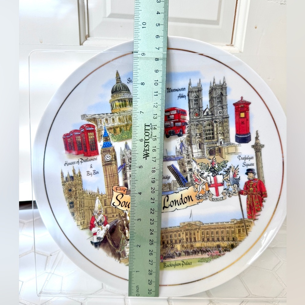 London Souvenir Decorative Plate - Picture 3 of 3